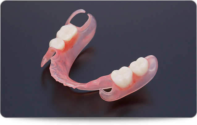 若い方も愛用の「審美」入れ歯